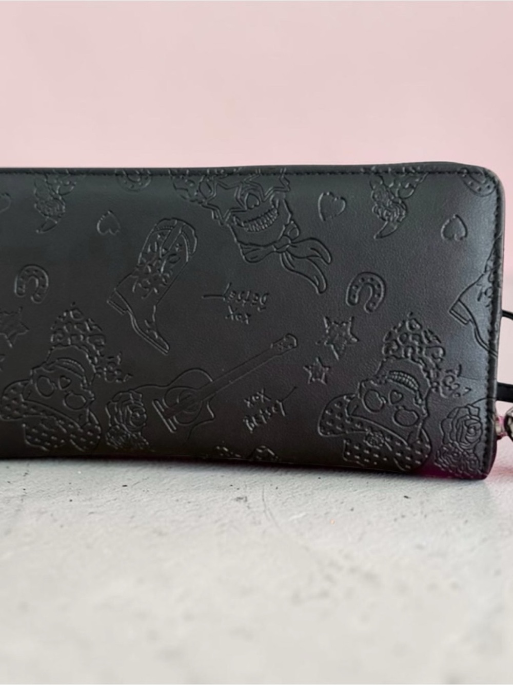 Betsey Johnson NWT Black Embossed Leather Wristlet Wallet - Picture 3 of 4
